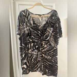 Daisy Fuentes Black and White Tie Front Blouse